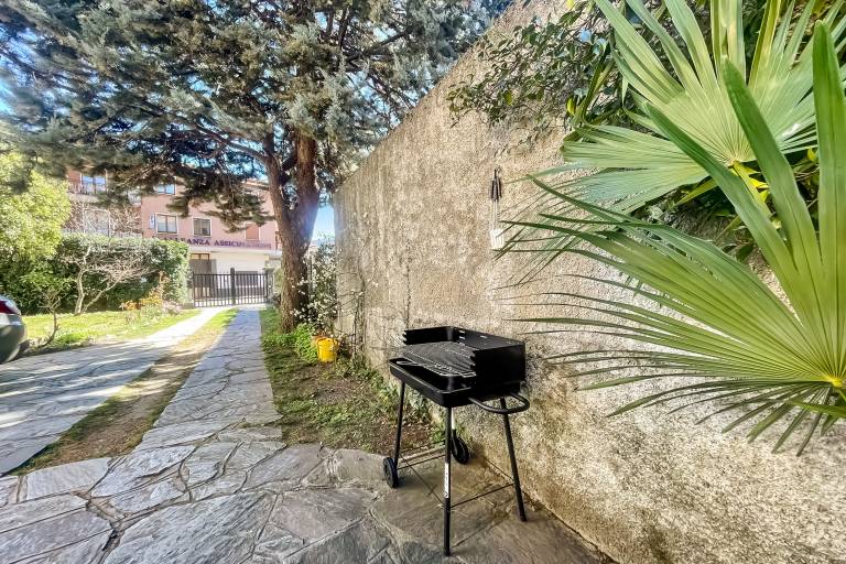 Apartment with yard & terrace | Mountain view — photo 3