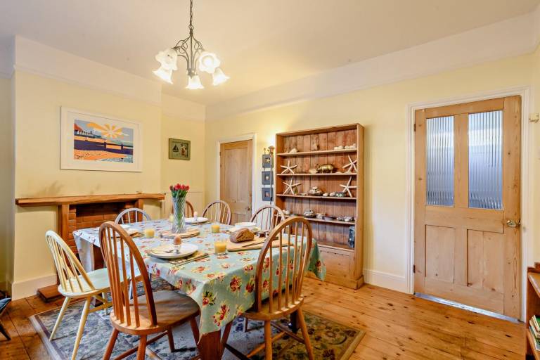 Cottage with yard & grill — photo 4