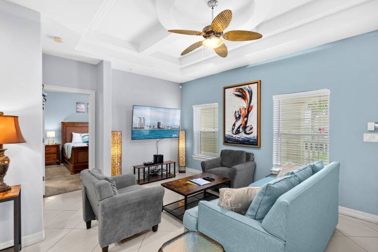 Condo with pool — photo 4