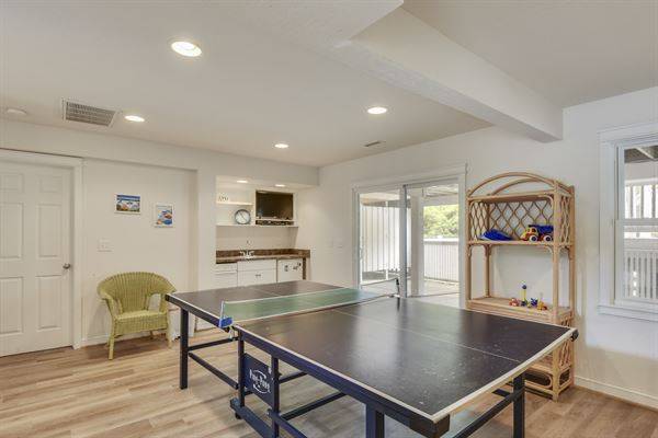House with hot tub, private pool & grill — photo 5