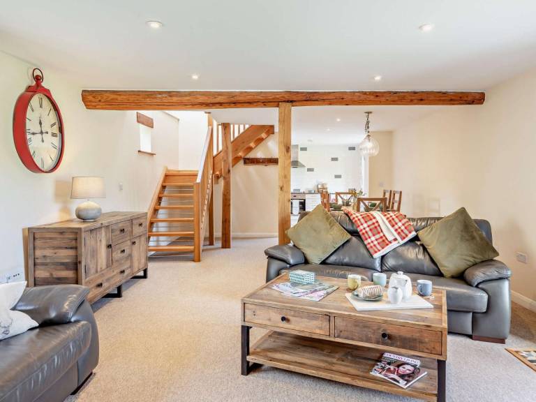 Fully equipped cottage with hot tub & yard | Pets are welcome — photo 4