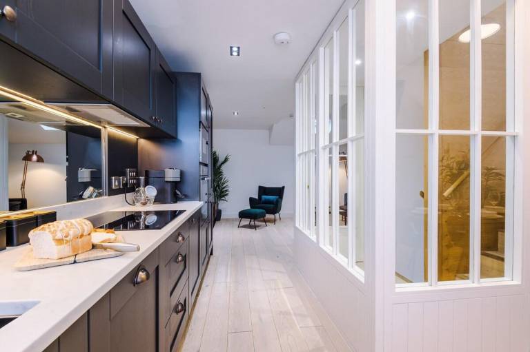 Fully equipped nice vacation home with garden | Near Manchester Town Hall | Good for workation | Pet-friendly — photo 3