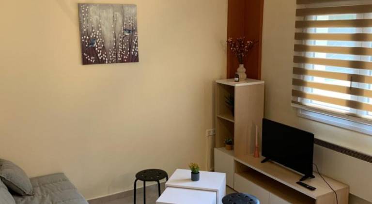 Beautiful rental apartment with yard & patio | Close to the beach | Perfect for remote work | Dogs allowed — photo 2