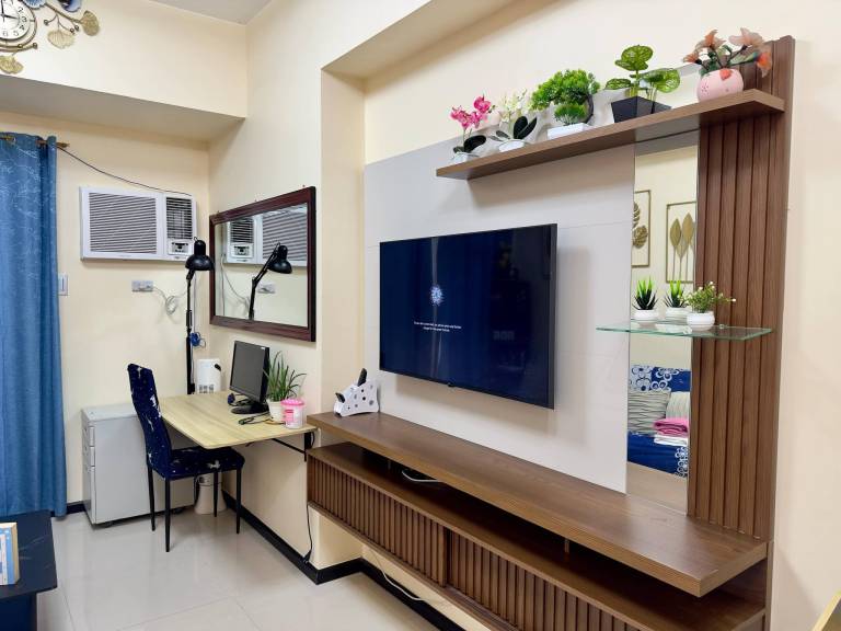 1 BR Vacation Rentals in Pasay, View, Pool, PetFriendly in Makati