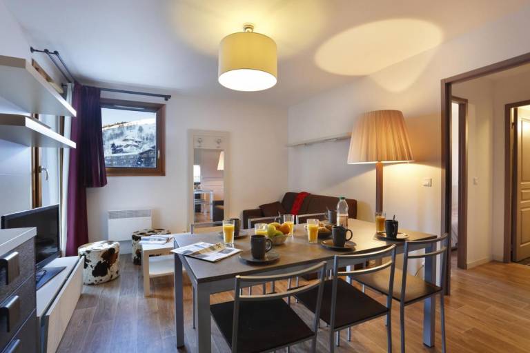 200m from resort center, terrace, balcony, tv, 35-50m², Les 2 Alpes in Les Deux Alpes