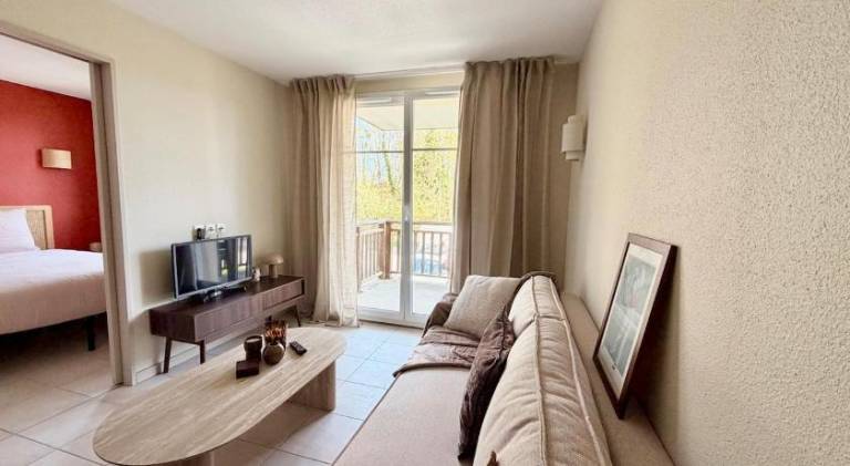 Pleasant apartment with pool | Pet-friendly — photo 2