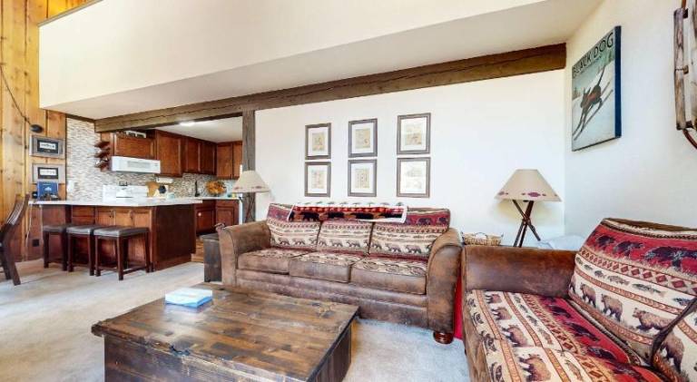 House with pool in Mammoth Lakes, CA