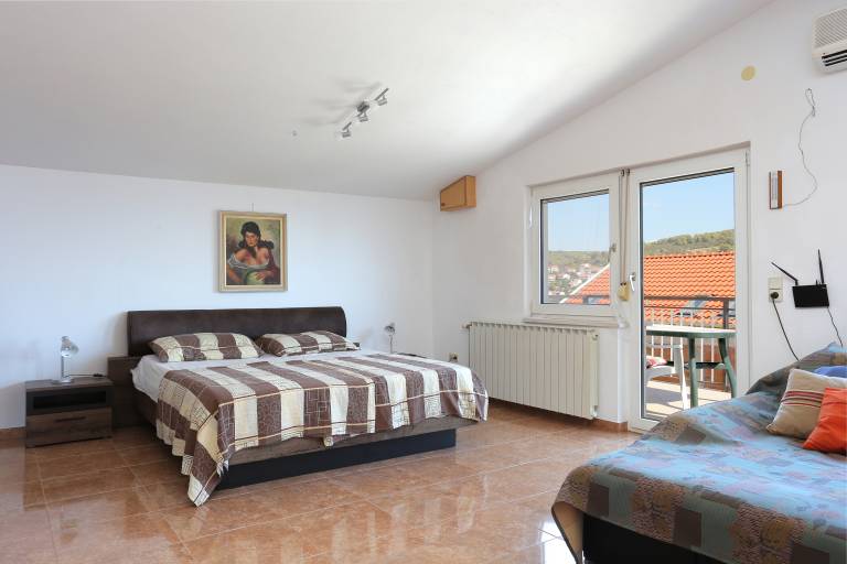 One bedroom apartment with terrace and sea view Bušinci, Čiovo (A-9450-a) — photo 4