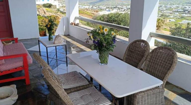 Apartment with patio & yard — photo 4