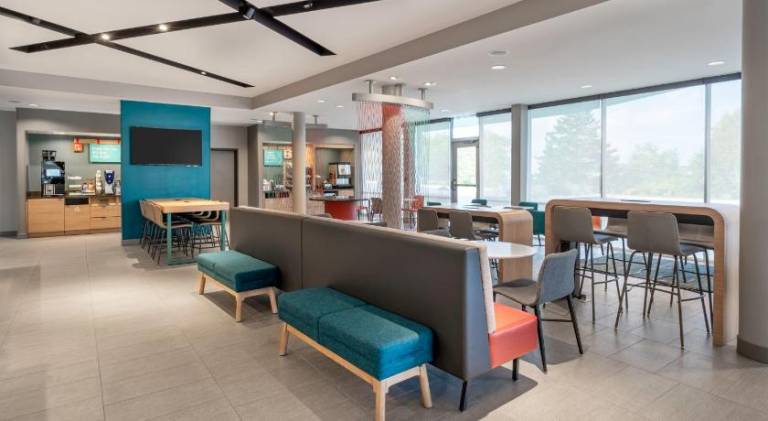 Avid Hotels Milwaukee West Waukesha By IHG — photo 2