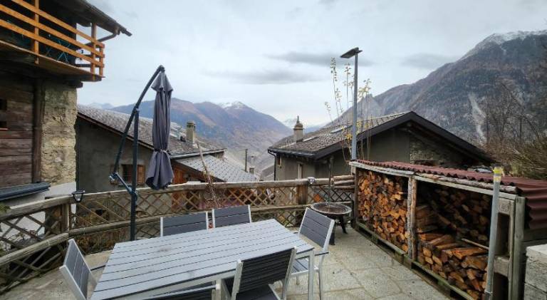 Chalet with pool — photo 4