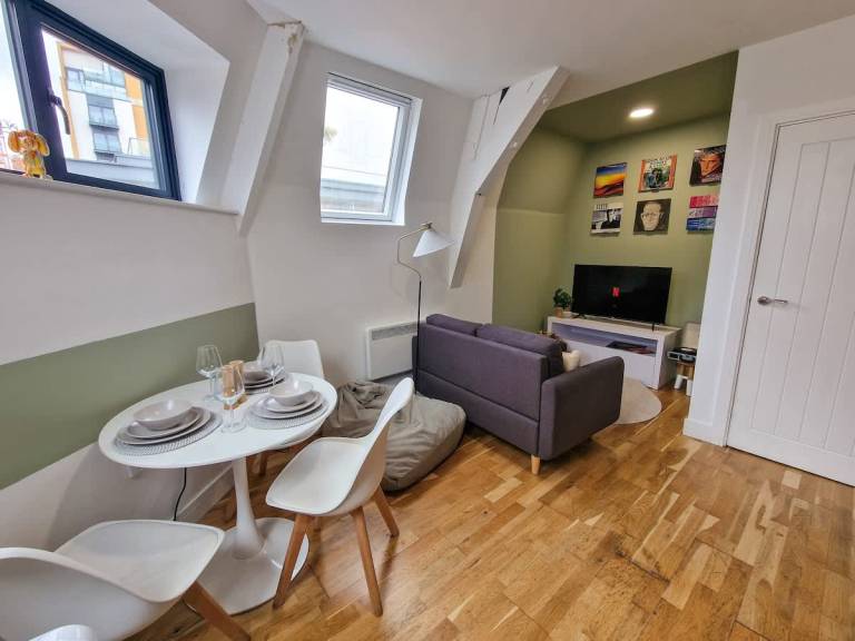 Child-friendly holiday apartment | Near Manchester Cathedral | Good for workation | Pets are welcome in Manchester