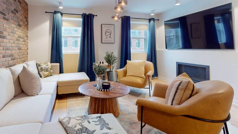 Casa Hotel Elegant 2BR Suite in Leslieville
