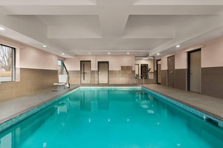Country Inn & Suites by Radisson, Belleville, ON — photo 3