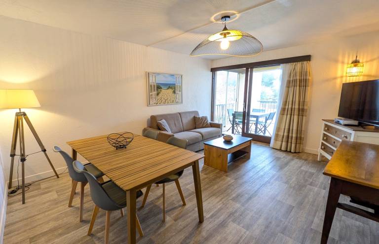 Holiday apartment with pool & garden | Beach view | Pets allowed — photo 2