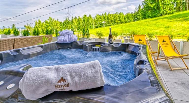 Rental apartment with hot tub — photo 4