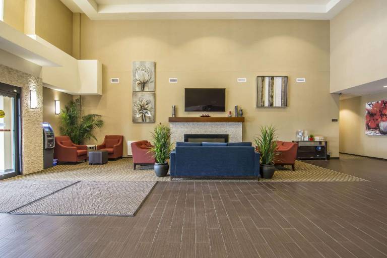 Comfort Suites Regina — photo 3
