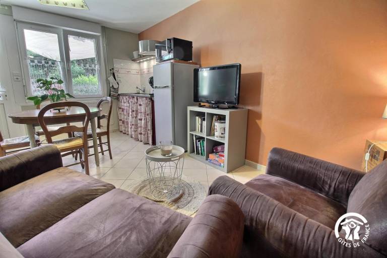 Gite with yard, barbeque & patio — photo 4