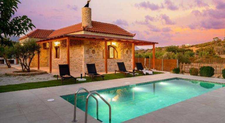 Villa with grill, private pool & patio | Good for workation — photo 3