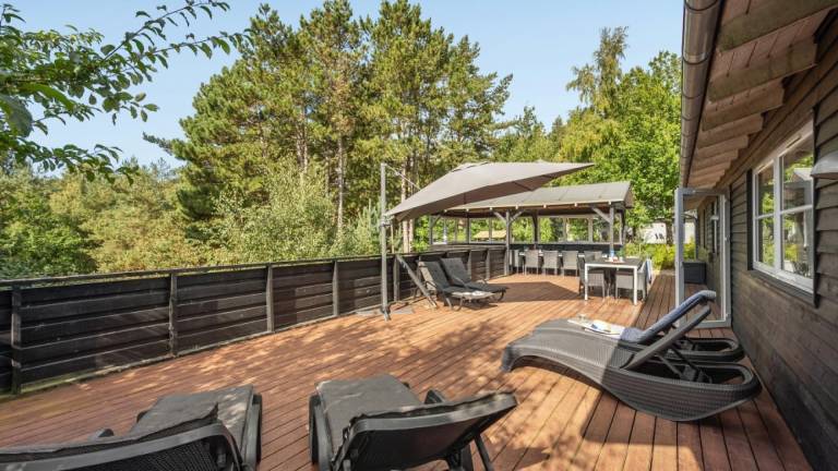 Child-friendly vacation home with garden, patio & private pool | Pets allowed — photo 2