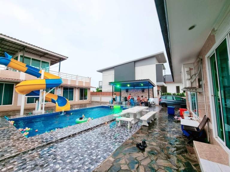 Villa with yard, pool & barbeque | Perfect for remote work — photo 3