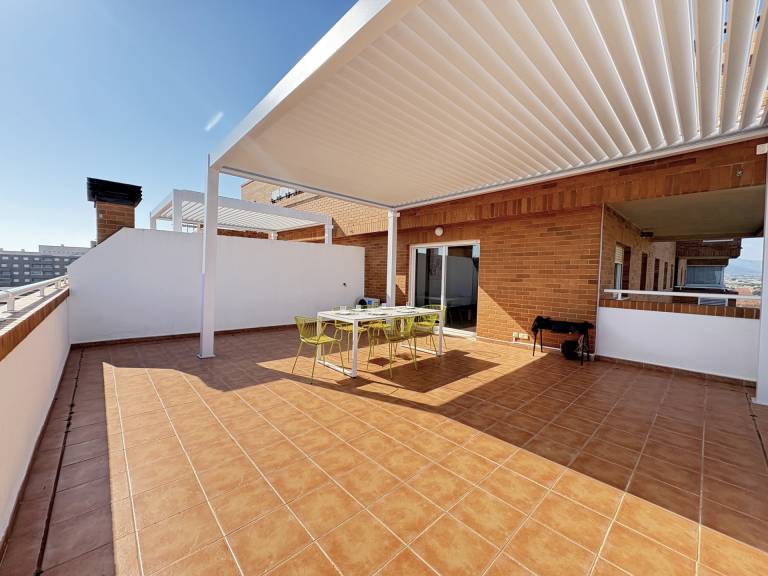 Holiday apartment with patio & pool | Beach view — photo 2