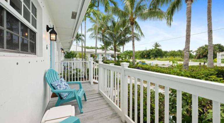 Seahorse Beach Bungalows — photo 3