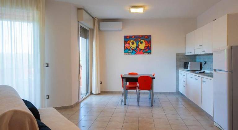 Family-friendly serviced apartment with terrace & pool | Beach nearby | Pet-friendly — photo 5