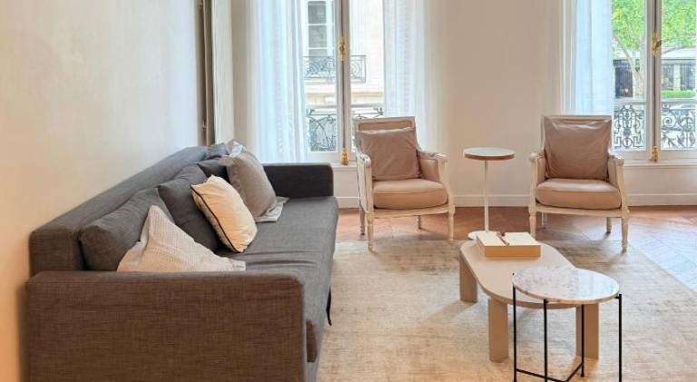 Central Champs Elysee - High Luxury 2 Bedroom Apartment — photo 3