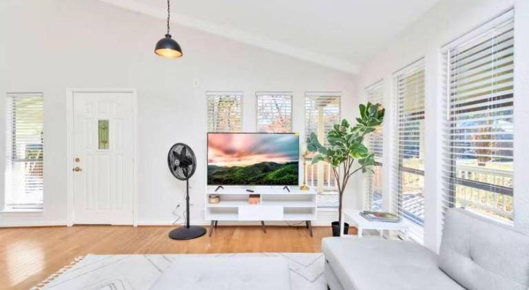 Big vacation home with pool, terrace & yard | Perfect for remote work | Pets are welcome — photo 2