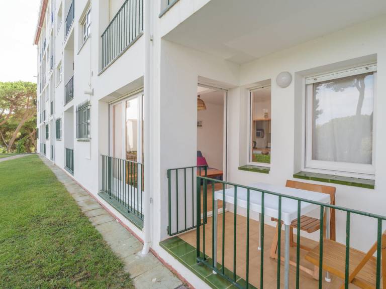 Rental apartment with pool & yard — photo 3