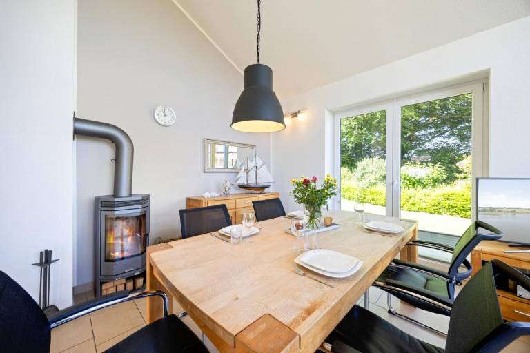 Vacation home with barbeque, terrace & hot tub | Sea view | Good for workation — photo 4