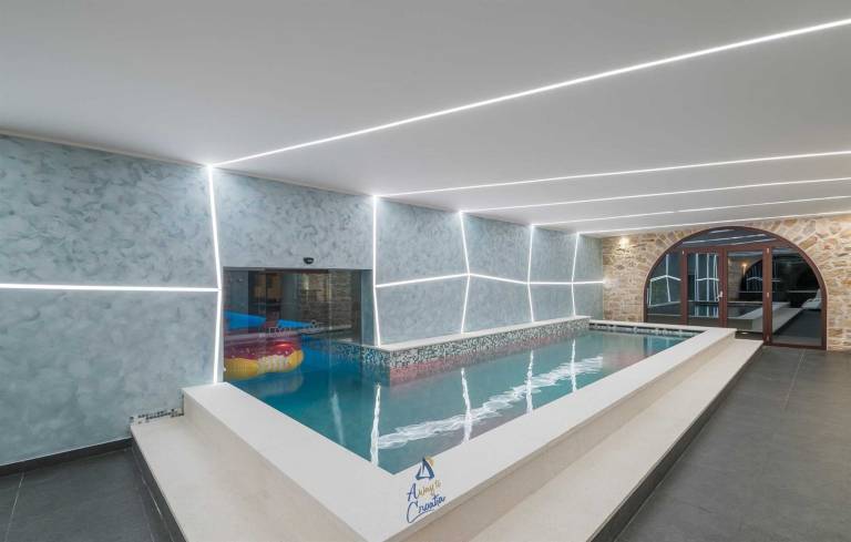 Luxury Mediterranean 4-BR Villa for 8 with Sauna and Heated Pool — photo 5