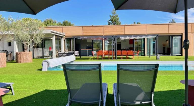 Villa with hot tub & pool — photo 5