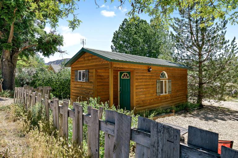 Secluded Wooden Cabin in Mount Camel Utah