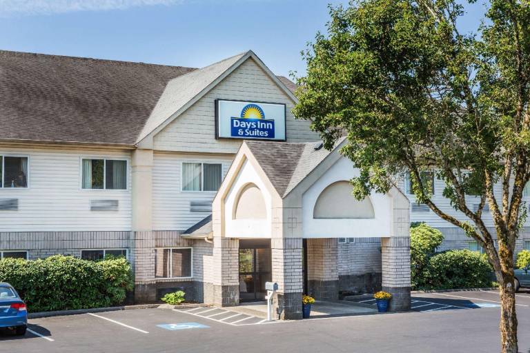 Days Inn & Suites by Wyndham Vancouver — photo 2