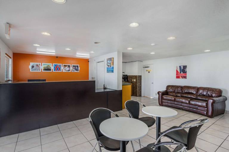 Motel 6 San Marcos, TX - North — photo 2