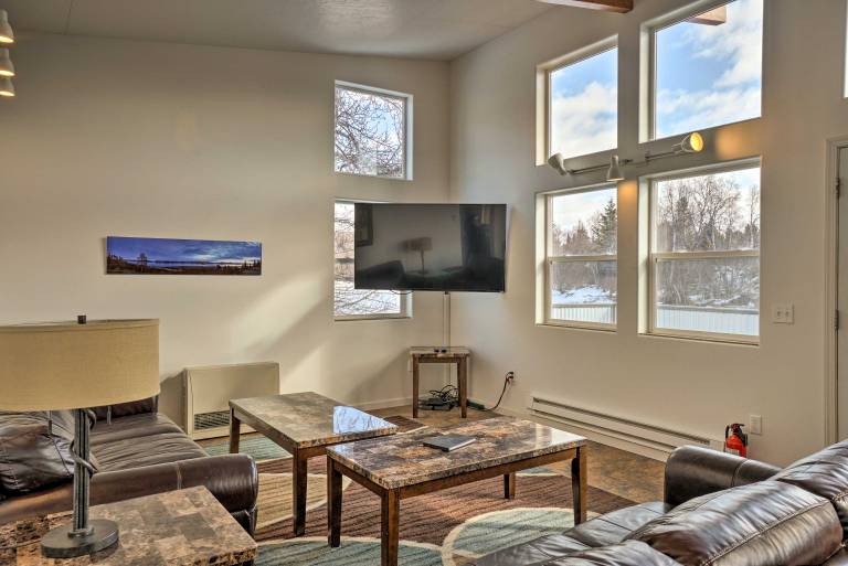 Pet-Friendly Duplex w/ Northern Lights Aurora View — photo 4