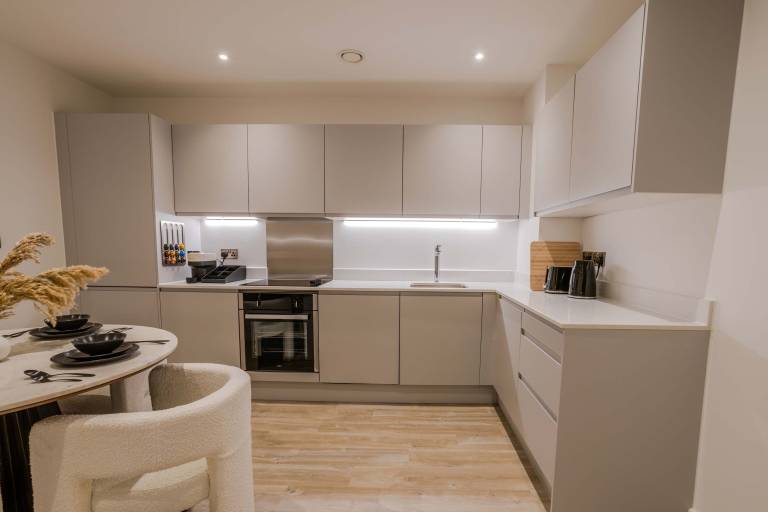 Child-friendly holiday apartment with terrace | Next to Museum of Science and Industry | Water view | Perfect for remote work | Pets allowed — photo 4