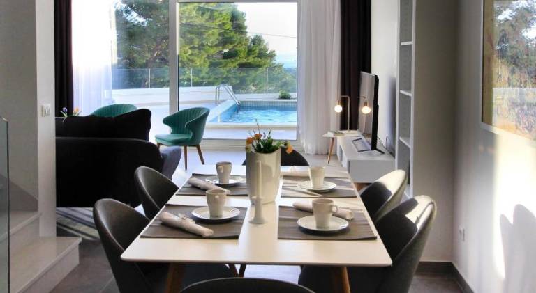 Villa with pool — photo 5