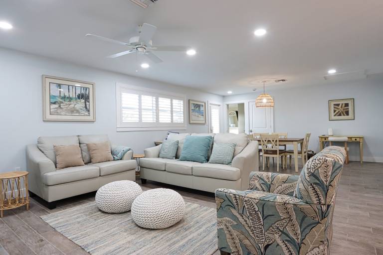 Updated Three Bedroom Home, Short walk the Beach! Shell Basket 2 — photo 4