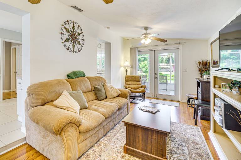 1 Mi to Lake Jackson: Home w/ Screened Patio! — photo 2