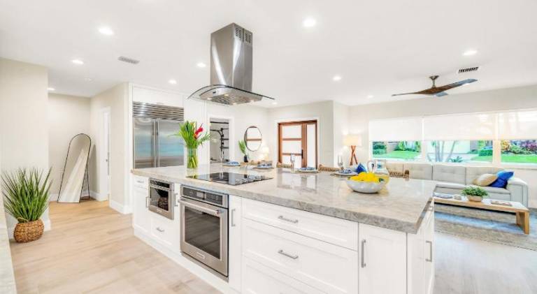 Waterfront Heated Pool Beach Proximity Bermuda Key Residence — photo 4