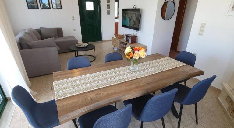 Fully equipped villa with patio, garden & barbeque | Suitable for remote work | Pet-friendly — photo 3