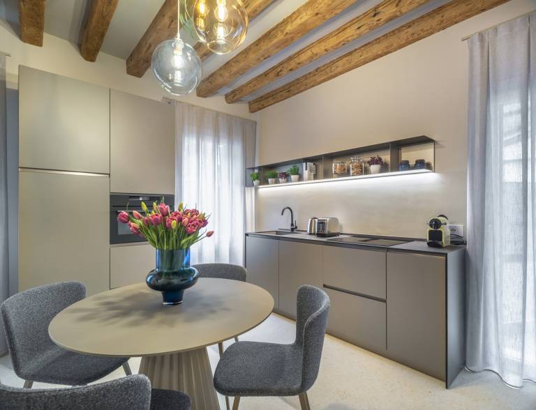 Fully equipped charming rental apartment with patio | Near Rialto Bridge | Dogs allowed — photo 3