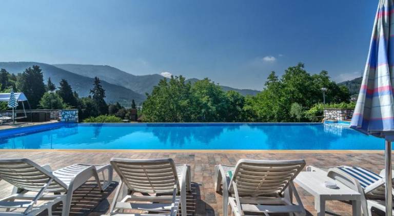 House with pool & patio — photo 3