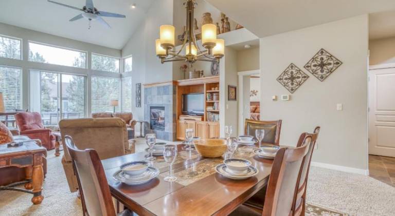 Beautiful vacation home with pool & jacuzzi | Pet-friendly — photo 4