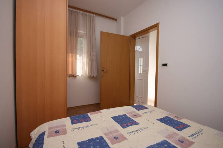 One bedroom apartment near beach Stara Novalja, Pag (A-6301-c) — photo 5
