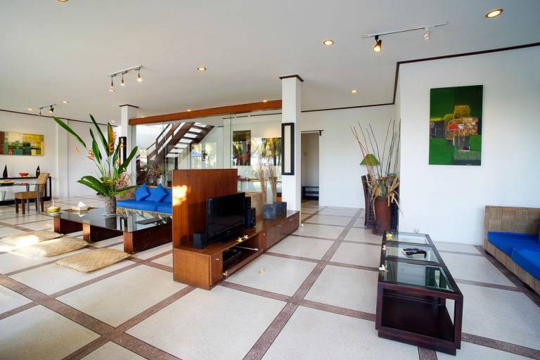 Villa with private pool, barbecue & yard — photo 5