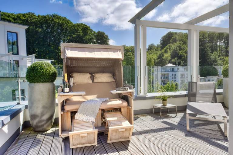 Luxusurlaub in Binz: SPA Penthouse mit Wellnessoase und Meerblick, Sauna & Pool — photo 3